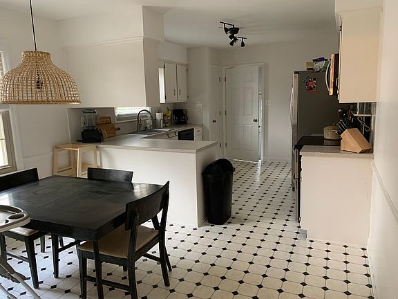 3rd image of 555 Whitethorn Dr