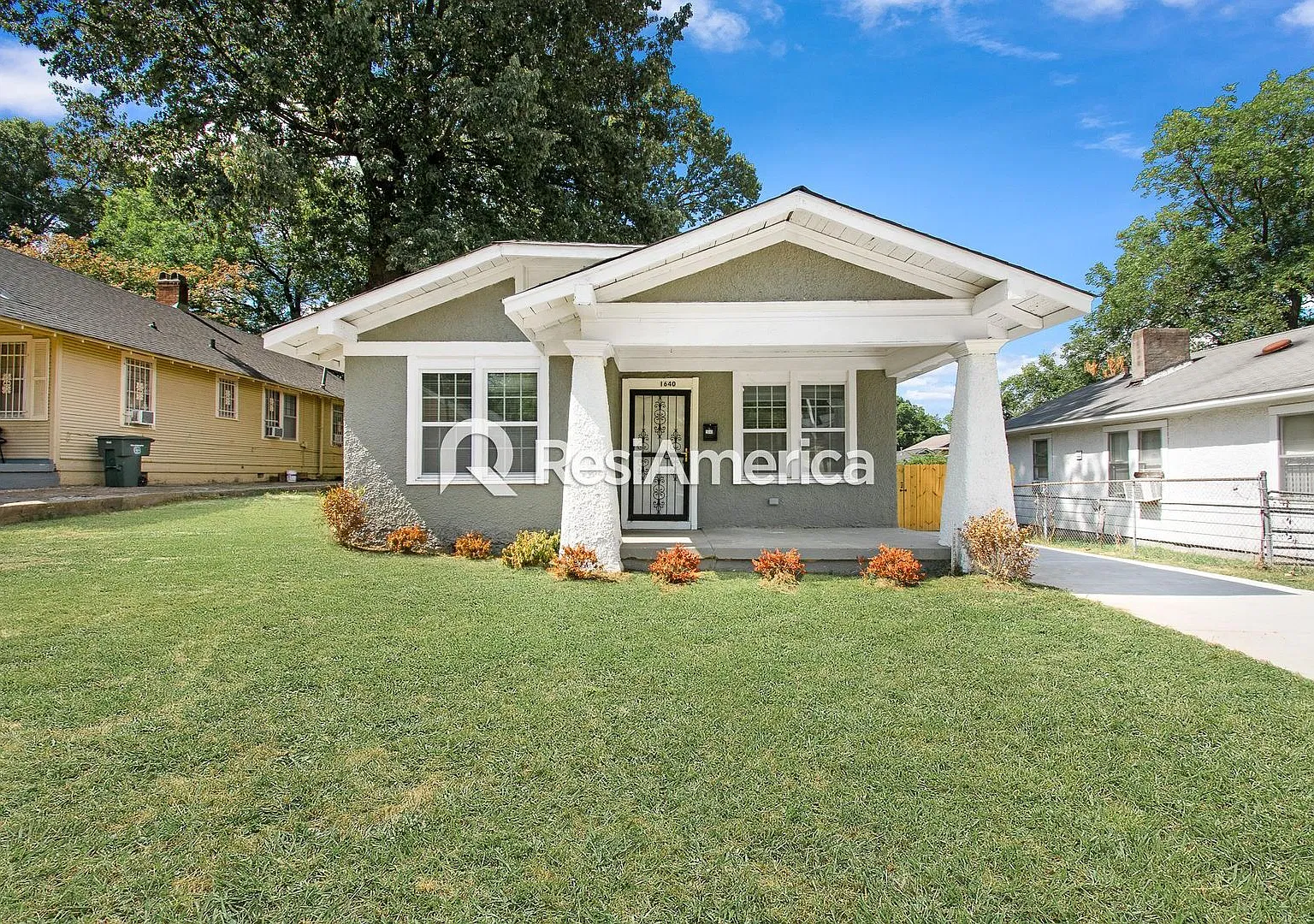 Beautiful Midtown Bungalow- Fully Updated! — Photo 1