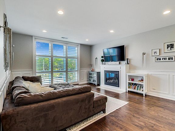 3rd image of 2431 W Belmont Ave APT 3E