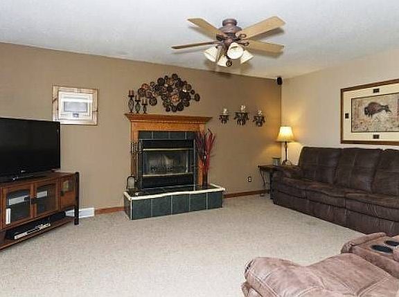 Living Room w/ Fireplac