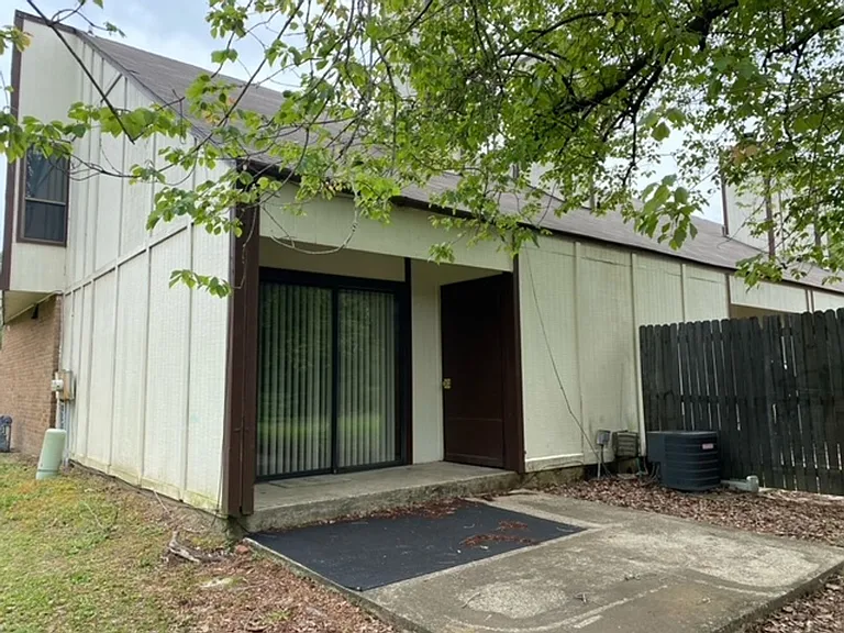 2714 Tyndall Dr — Photo 9