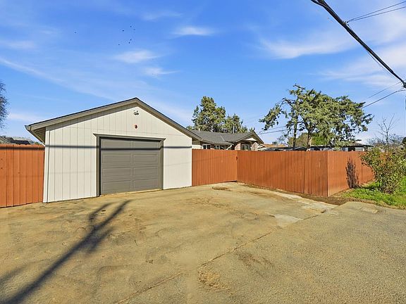 4th image of 817 Q St