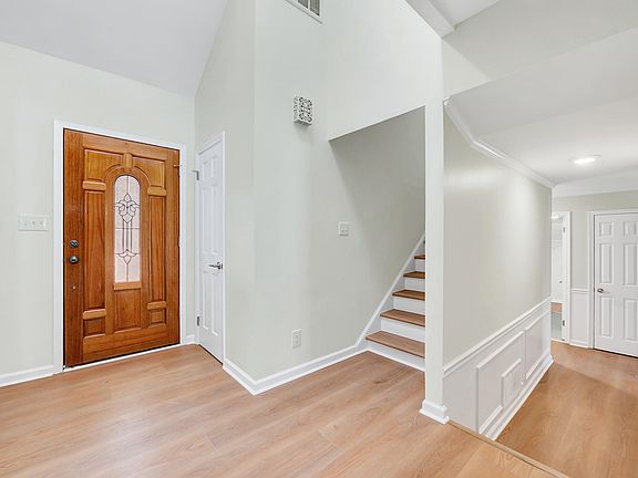 5th image of 2113 Port Royal Rd