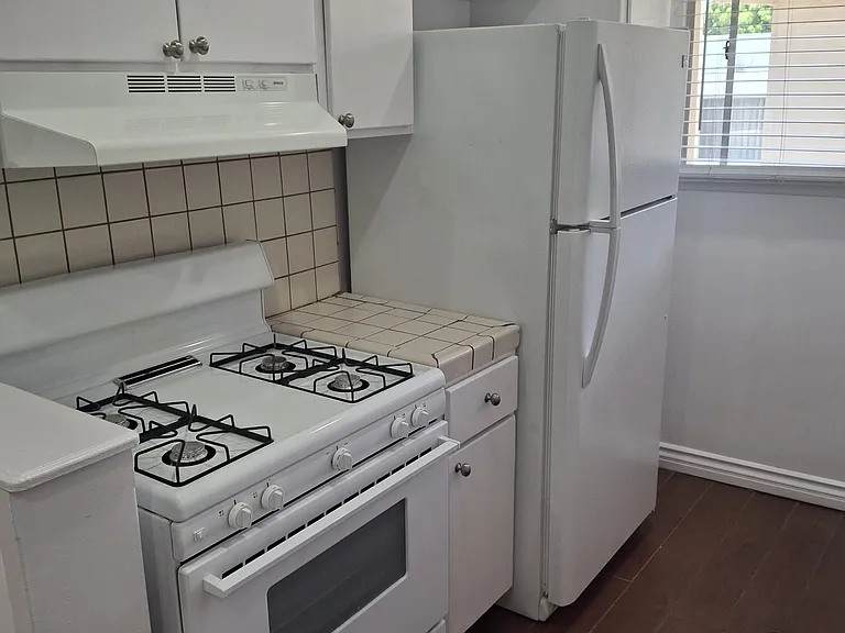 1756 N Gramercy Pl #5 — Photo 12