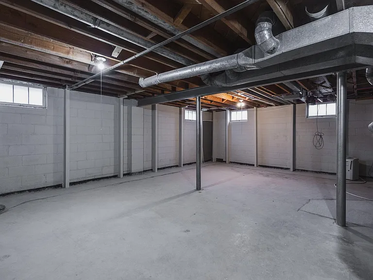 W170N8758 Edgewood Pl — Photo 23