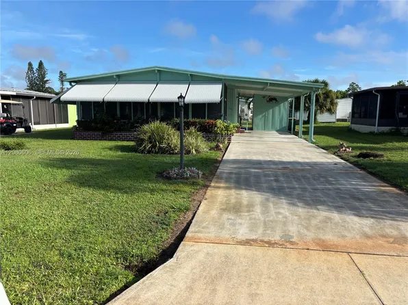 121 Sugar Loaf Ln #63, Naples, FL 34114