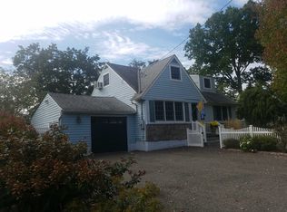 92 Cuba Hill Rd, Greenlawn, NY 11740