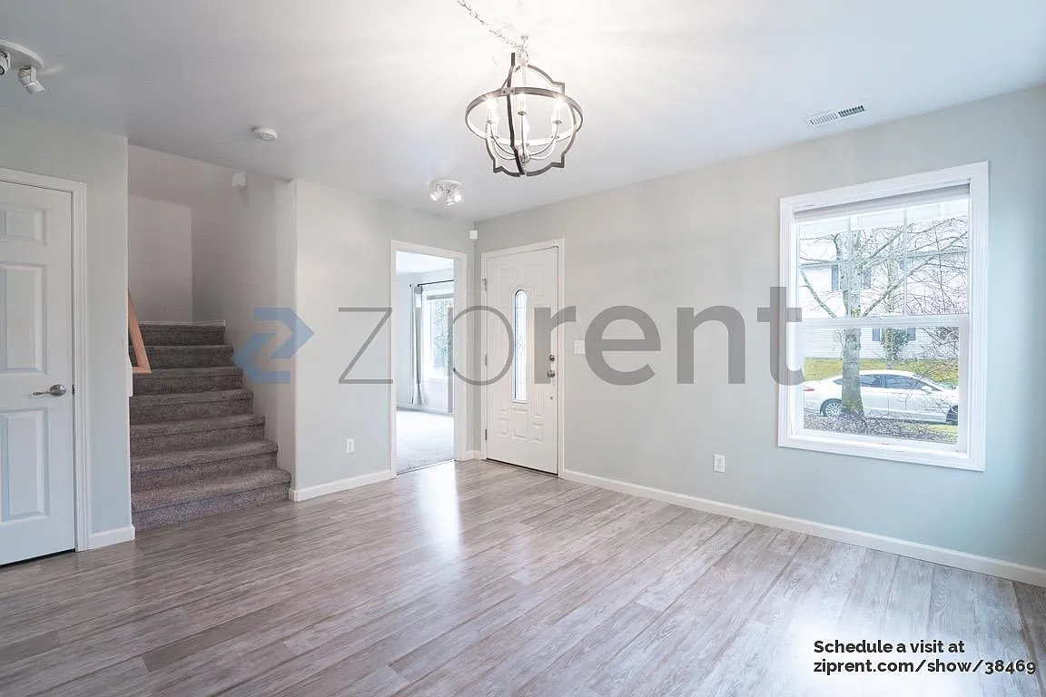 4 bed, 2270 sqft, $3,675 — Photo 2