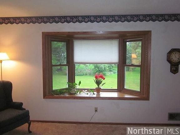 5th image of 717 Iona Ln