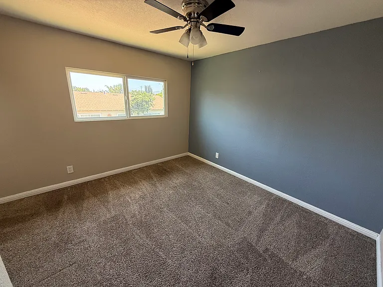 2426 N Hawk St — Photo 14