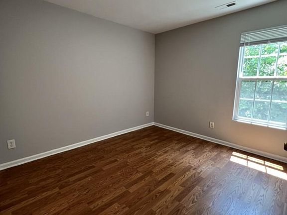 3rd image of 1401 N Miami Blvd