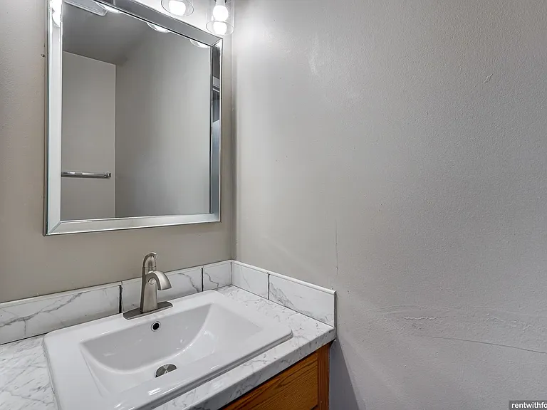 1305-1315 W South Park Ave — Photo 7