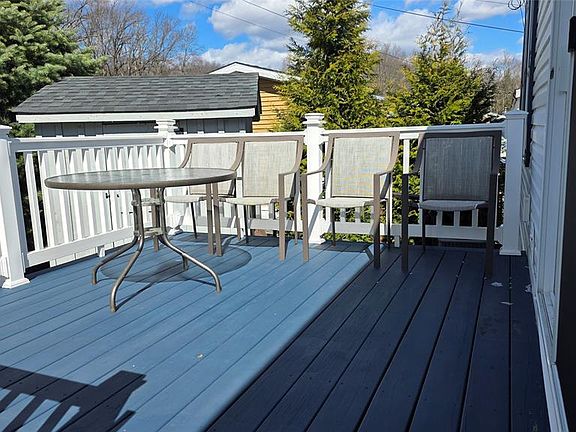 5th image of 10 Makepeace Dr