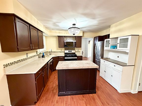 5th image of 308 Shires Way