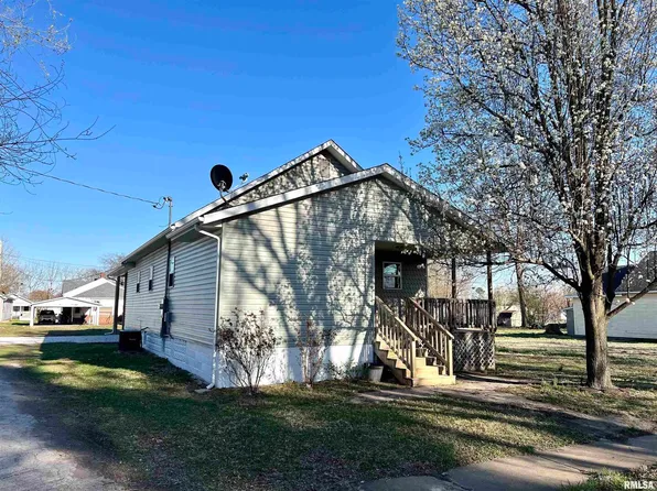 210 N Horn St, West Frankfort, IL 62896