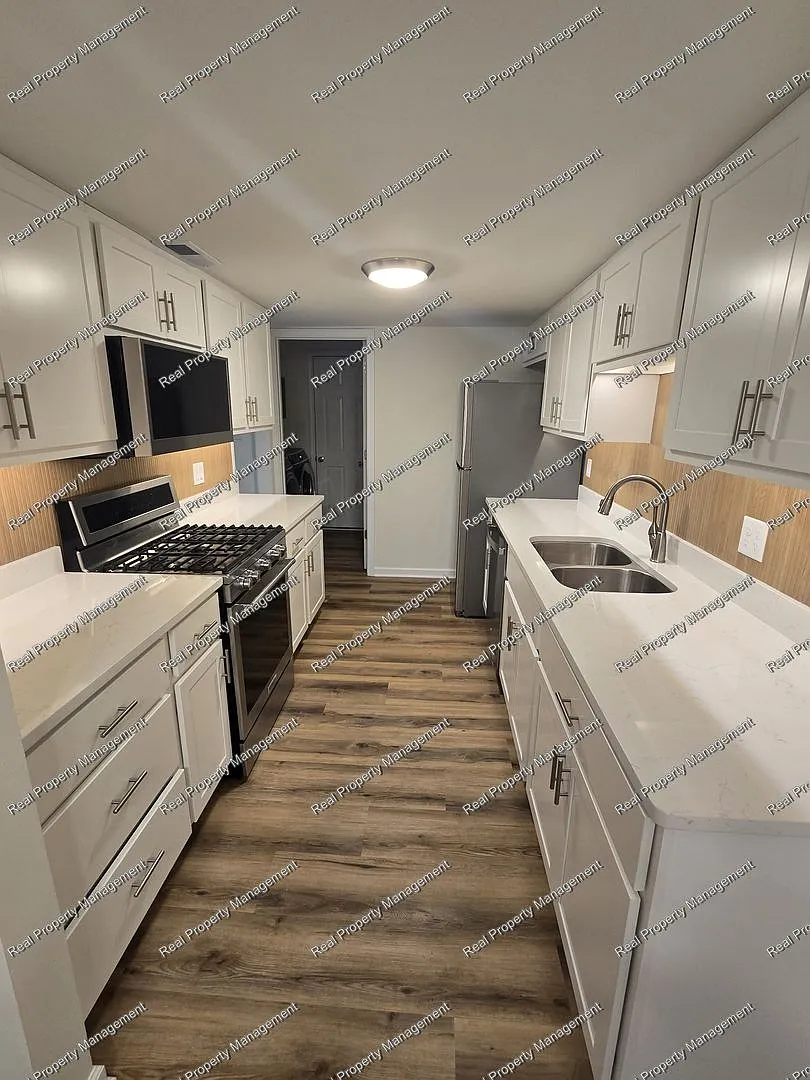 Completely Renovated 2 Bedroom Duplex — Photo 3