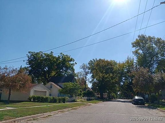 Exterior Neighborhood (street photo)