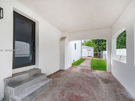 4th image of 1946 NW 49th St