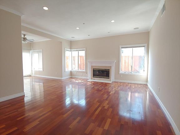 4th image of 3032 Miraloma Way