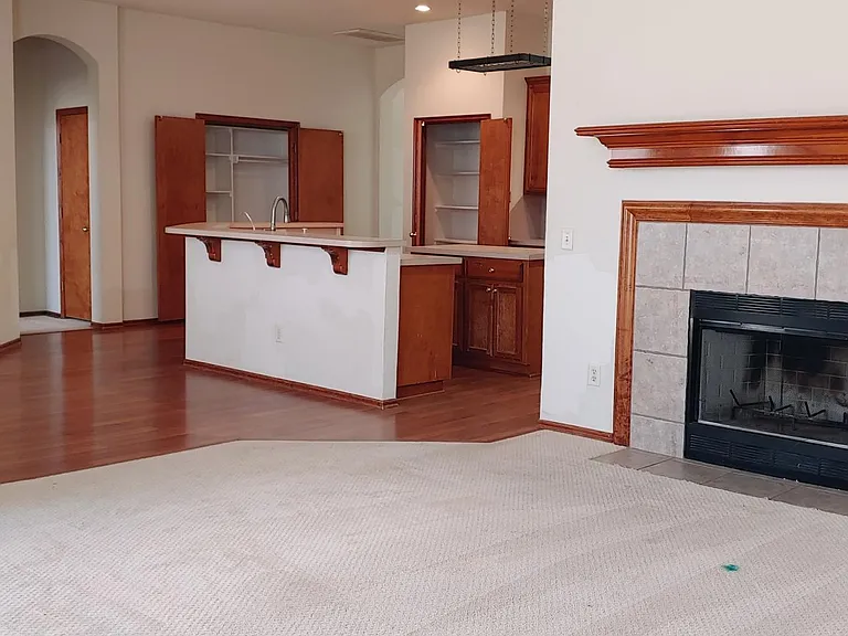 1001 Oak Creek Dr — Photo 4