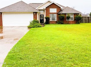 304 Carver Ct, Warner Robins, GA 31088