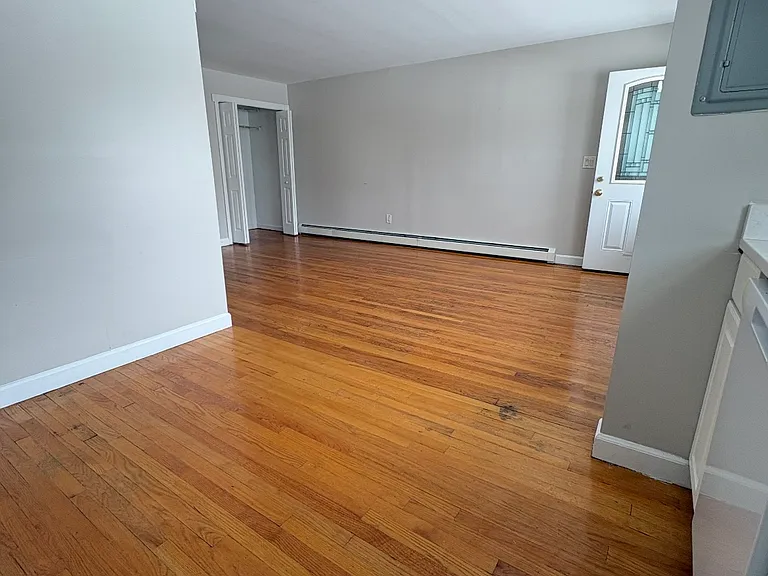 Carey Avenue Apartments — Photo 8