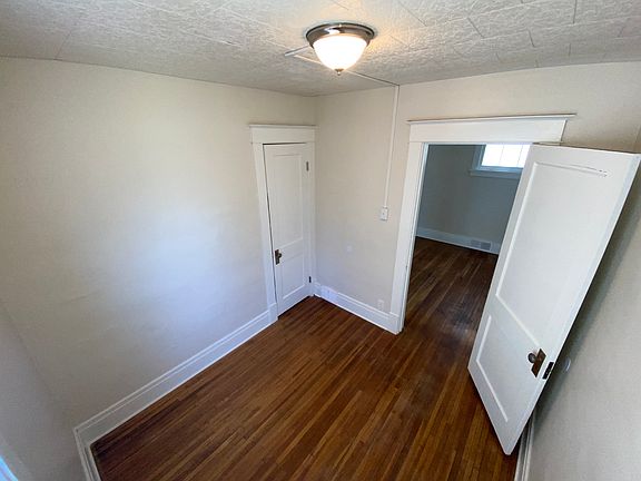 4th image of 509 Hinman Ave Unit 1