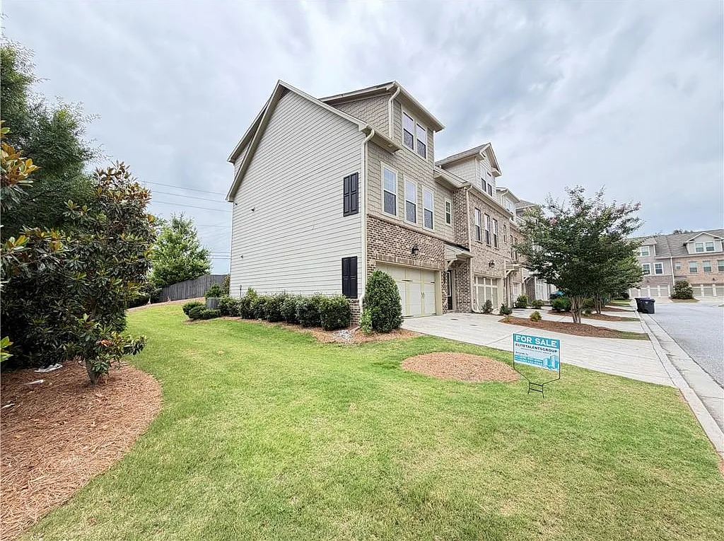 3 bed, 3.5 bath, 1880 sqft, $2,550 — Photo 2