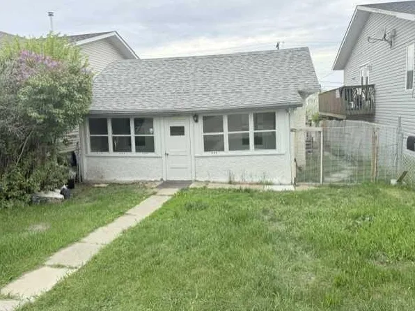 10030 E 102nd St, Peace River, AB T8S 1S2