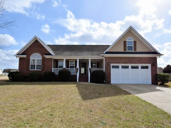 1905 Purple Dr, Fayetteville, NC 28314