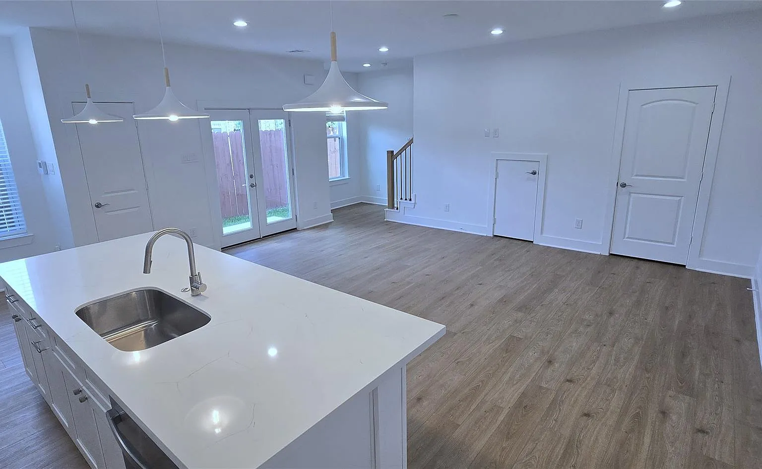 3 bed, 2.5 bath, 1425 sqft, $1,800 — Photo 4