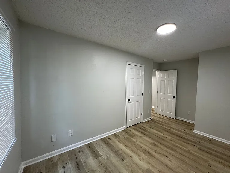 2109 Albany St — Photo 16