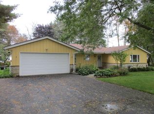 5032 Country Club Beach Rd, Port Washington, WI 53074