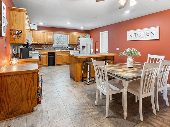 3rd image of 2373 West Rd