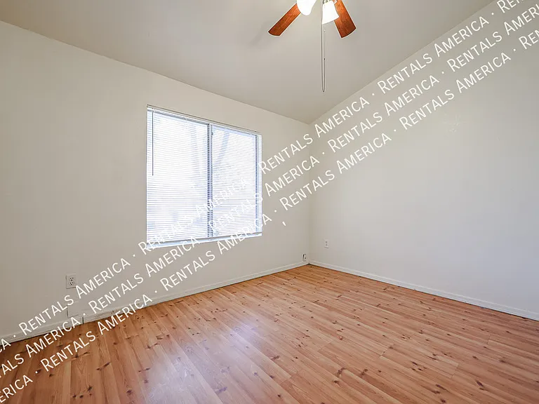 2834 E Isabella Ave — Photo 18