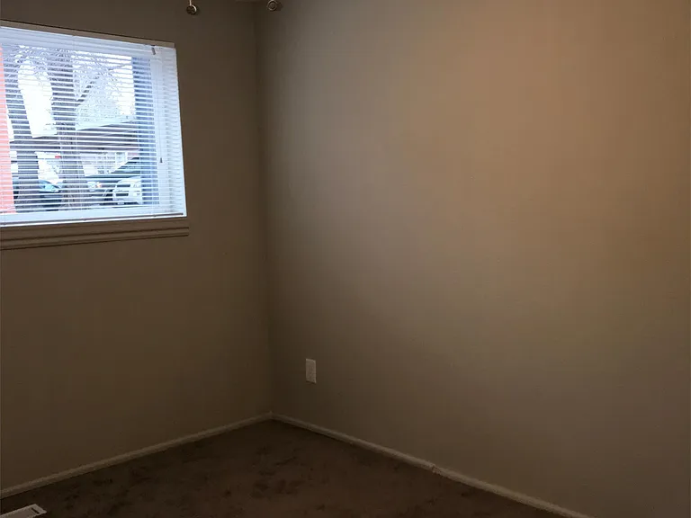 2553 S Lake Park Cir #2 — Photo 4