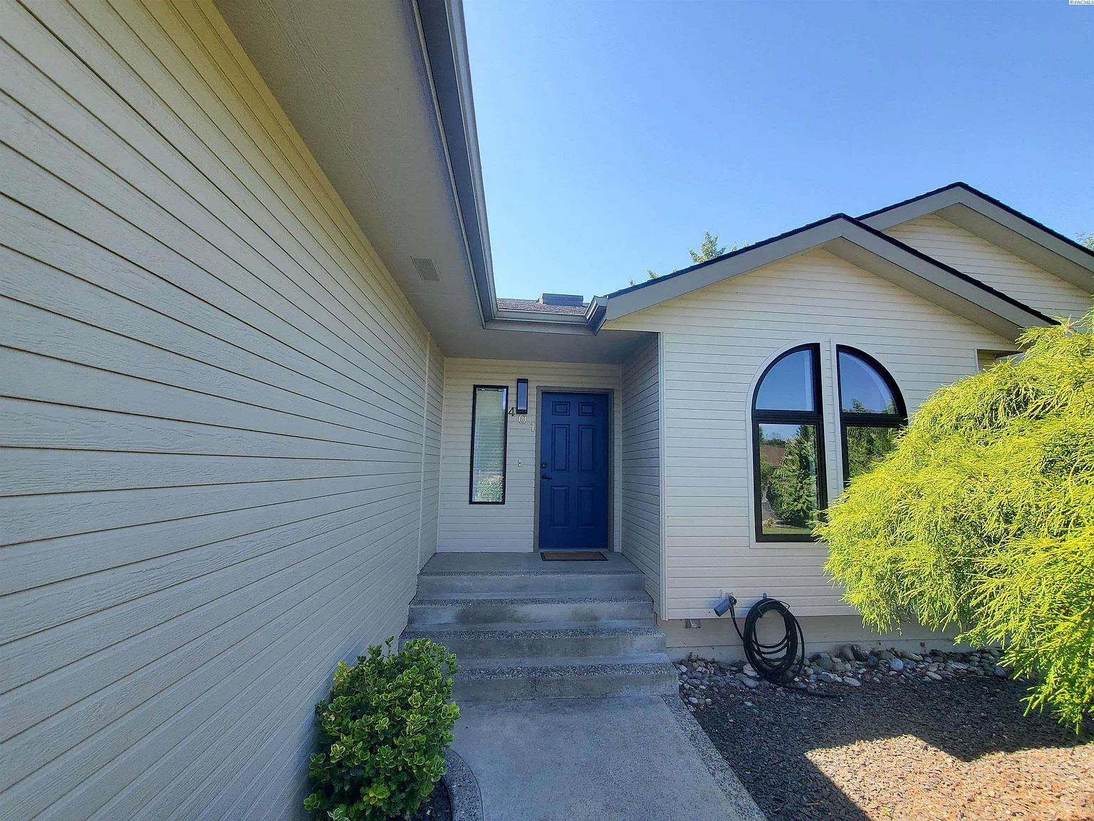 5 bed, 3.0 bath, 3263 sqft, $3,200 — Photo 4