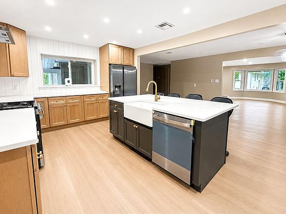 3rd image of 355 Tower Rd