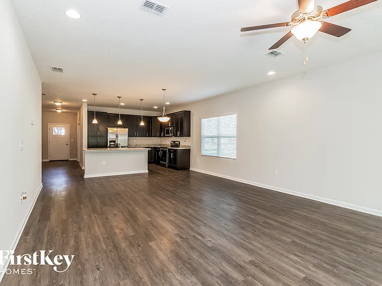 3241 Bowden Rd S — Photo 2