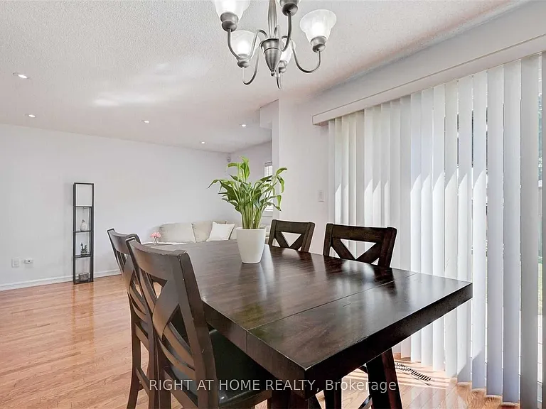 121 Radford Dr — Photo 6