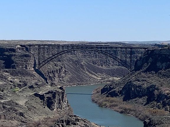 Ride your bicycle to the canyon rim for shopping and dining.