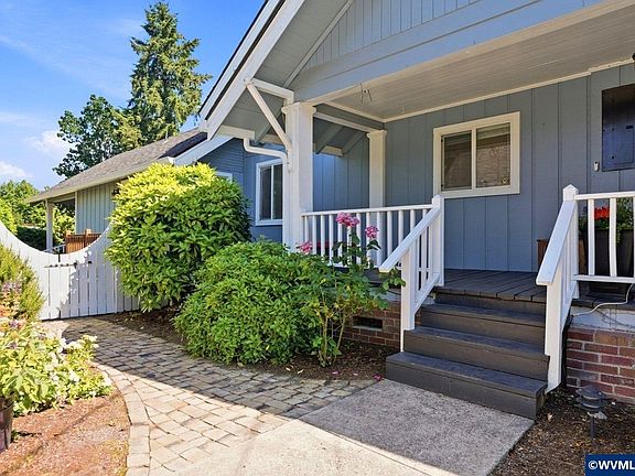 5th image of 1582 SE Davis St