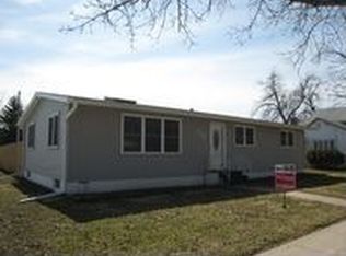 408 W 3rd St, Vinton, IA 52349