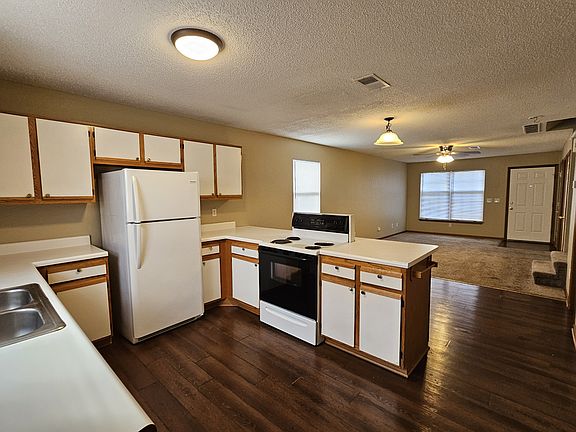 3rd image of 1603 W 8th Street Ter #B