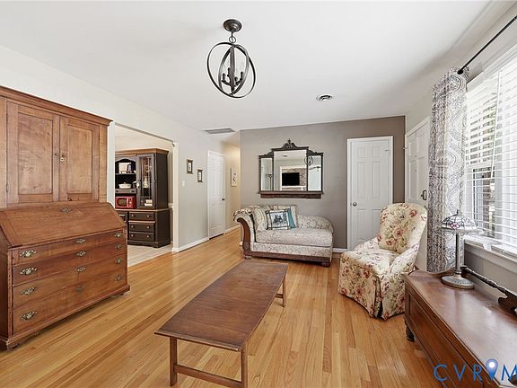 3rd image of 3300 Woodsong Dr