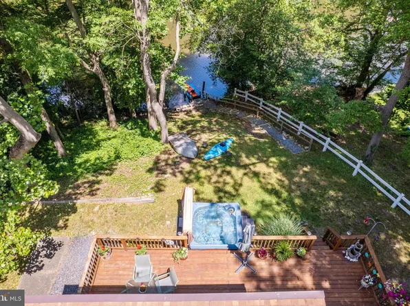 1484 Park Ln, Pasadena, MD 21122