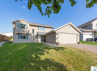 144 Gambrelle Ct, Mankato, MN 56001