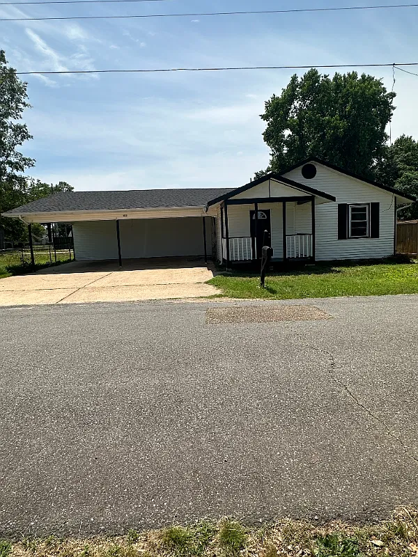 3 bed, 2100 sqft, $1,850 — Photo 1