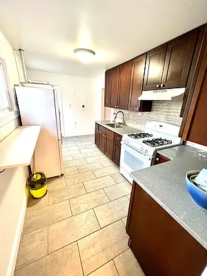 Rented by Amorelli Realty | media 3