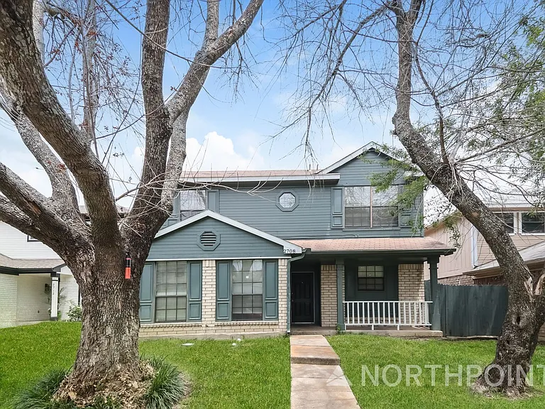 2708 Briarbank Cir — Photo 1
